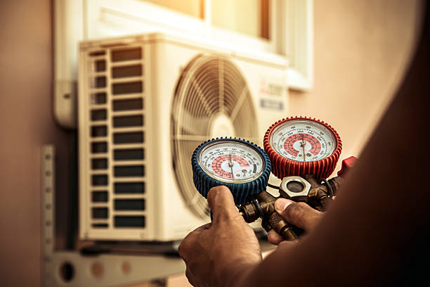 Professional Hvac technician working in North Plains, OR